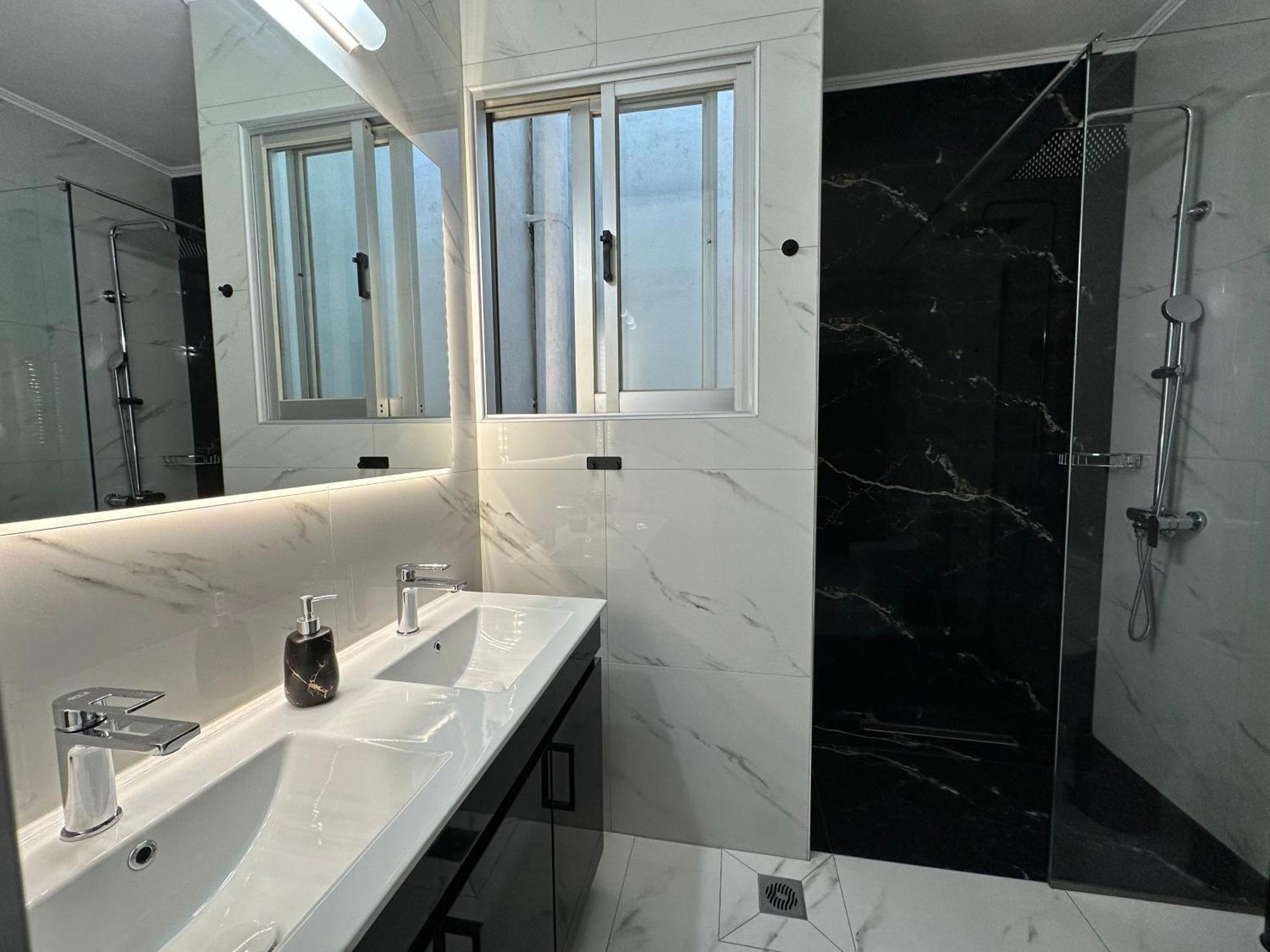 W Pearl Suite Néa Péramos Εξωτερικό φωτογραφία